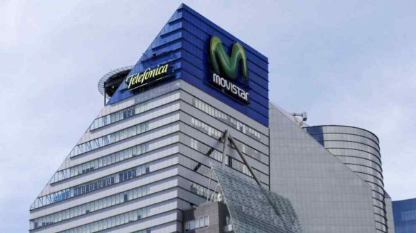 Trabajadores telefónicos frente a la reestructuración de Telefónica y Movistar