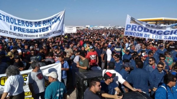 Petroleros en alerta por más de dos mil despidos y suspensiones en Vaca Muerta 