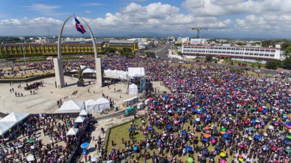 Multitudinaria movilización en Santo Domingo ante fallido fraude electoral y la corrupción