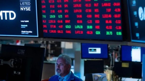 Se desploman las bolsas, suspenden Wall Street y el riesgo país superó los 3.100 puntos