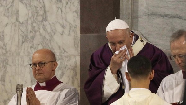 Hisoparon al papa Francisco por contacto con dos cardenales del Vaticano con covid-19