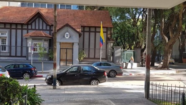 Se entregó petitorio en Embajada de Colombia en Uruguay contra persecuciones a manifestantes y activistas