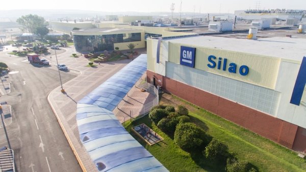 Siguen los paros técnicos en General Motors y con ellos la reducción de sueldos y días de vacaciones