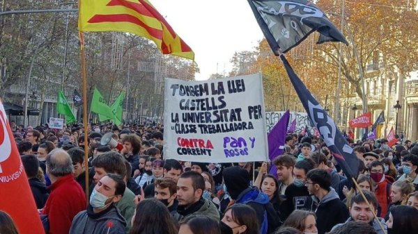 Estudiantes universitarios catalanes se movilizan contra reforma neoliberal