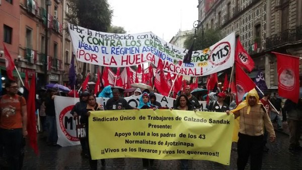 Entusiasta y nutrida participación del MTS en la marcha por Ayotzinapa