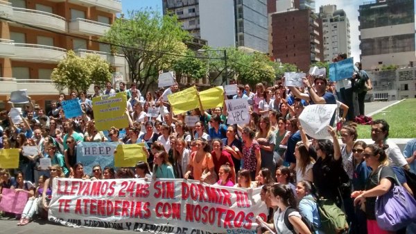 Médicos residentes exigen condiciones dignas de trabajo en Rosario