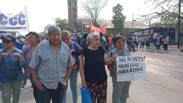 Libertador: marcharon en apoyo a jubiladxs y contra tarifazo GIRSU