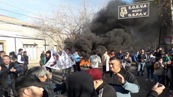 Vitivinícolas autoconvocados se concentran en la puerta del sindicato 