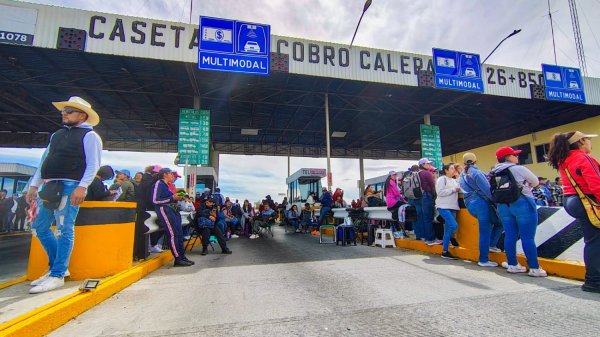 Maestros de Zacatecas intensifican bloqueos carreteros y movilizaciones en todo el estado