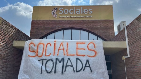 Estudiantes toman la Facultad de Ciencias Sociales en la sede de Olavarría de la Unicen