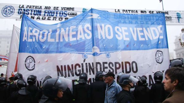 La Plaza Congreso colmada de manifestantes contra la Ley Bases