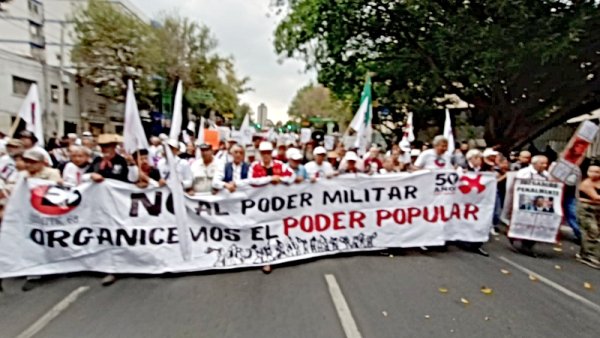 A 55 años de la masacre de Tlatelolco, miles en las calles