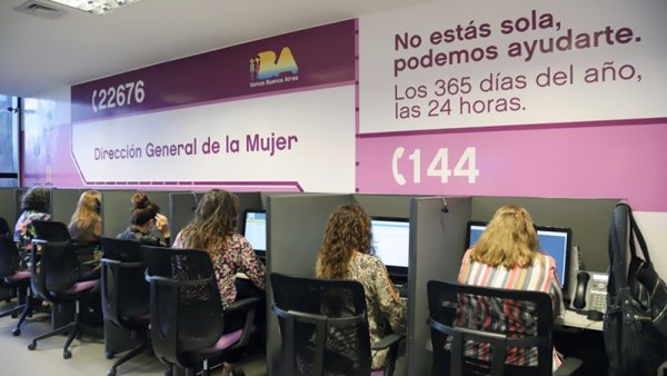 Trabajadoras despedidas de atención en violencia de género exigen su reincorporación