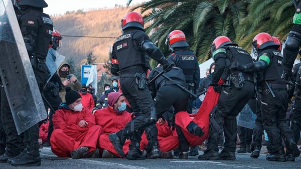 Represión en Tubacex: la fiscalía pide más de 4 años de prisión para tres trabajadores