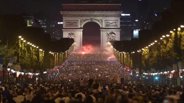 París está que arde: enorme rebelión contra Macron