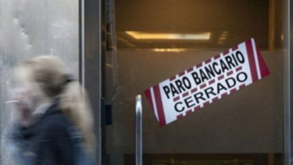 Bancarios: fuerte acatamiento en el segundo día de paro y se abren negociaciones