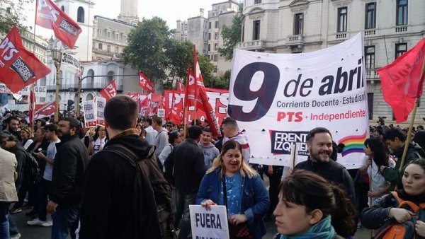 Docentes y estudiantes se preparan para el acto del Frente de Izquierda de este 1 de mayo