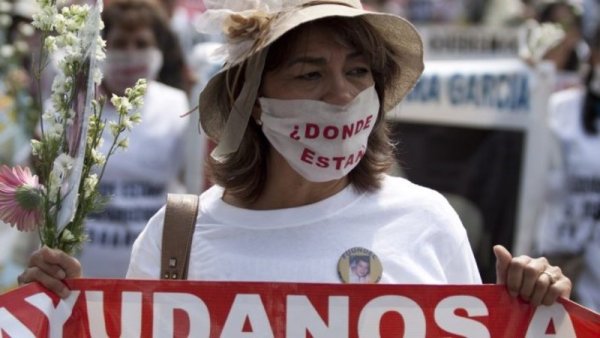 Marchan madres de desaparecidos en la Ciudad de México