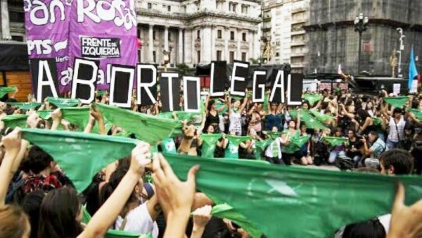 Pañuelazo por el derecho al aborto legal en el ISFD n° 41 de Adrogué