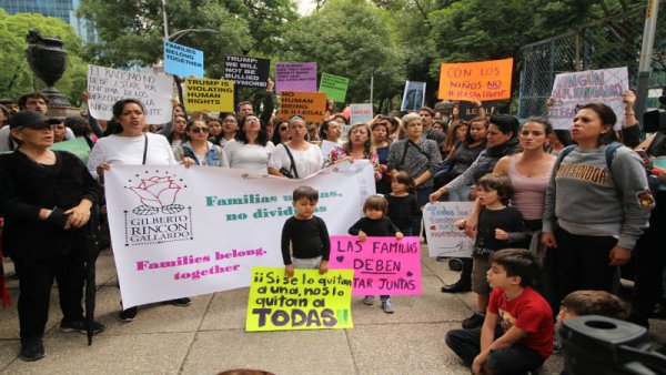 México: protesta en la embajada de Estados Unidos contra las políticas racistas de Trump