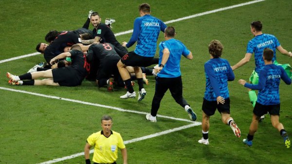 Croacia eliminó a Rusia de su Mundial y va por Inglaterra