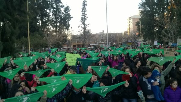 En Río Negro el Gobierno y la Iglesia son responsables de las agresiones a quienes portamos el pañuelo verde 