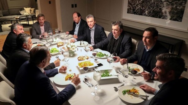 Tras una semana tensa, Macri se reunió con la UCR para descomprimir