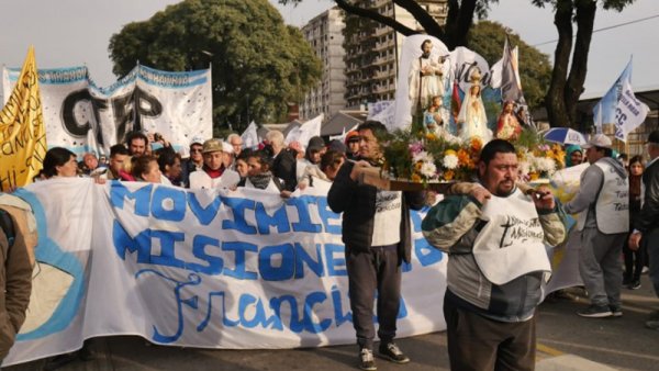 San Cayetano: una marcha por Pan y Trabajo empañada por el apoyo al oscurantismo clerical