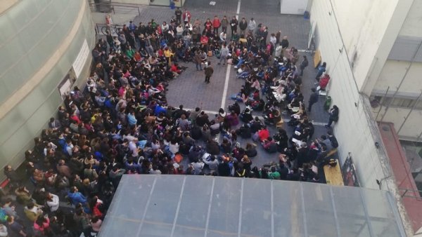 Córdoba: masiva asamblea de la Facultad de Derecho pide la renuncia del decano Barrera Buteler