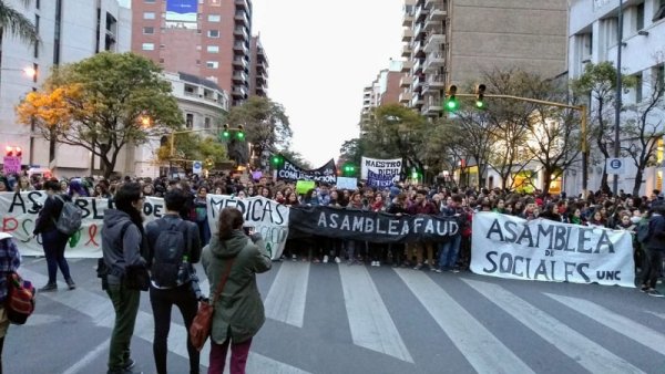 Córdoba: una multitud se movilizó en la Marcha Nacional Universitaria