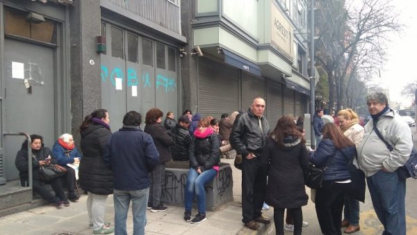 Once: Agrest S.A. despide 196 personas con un cartel en la puerta