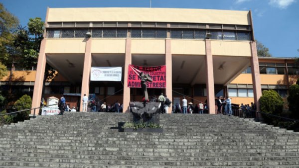 Trabajadores emplazan a huelga en la UAEM por impago de salarios