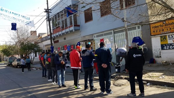 En el Día del Trabajador del Calzado, obreros y obreras de Gaelle resisten los despidos 