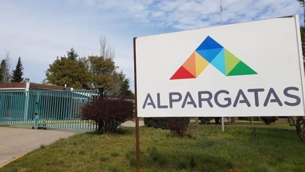 La textil Alpargatas despidió a 446 trabajadores