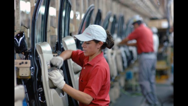 Las mujeres, un sujeto oculto en la industria automotriz