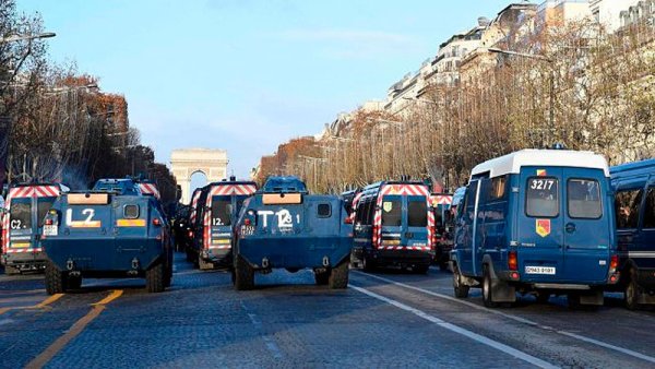 Despliegue de blindados, tiendas cerradas, represión: las provocaciones policiales pretenden crear un clima de terror