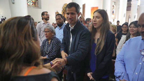 Guaidó pide "ayuda humanitaria" a los mismos que imponen un embargo petrolero hambreador