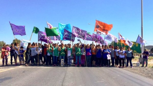 Neuquén: el Paro Internacional de Mujeres comienza con una acción en la Ruta 7