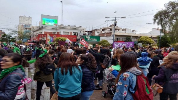 #8M: cientos de mujeres en las calles puntanas