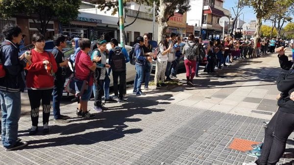 Ratas y goteras en la vuelta a clases de Mataderos