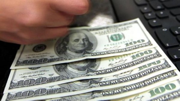 Otro día de dólar descontrolado: a pesar de la suba en las tasas, superó los $ 43