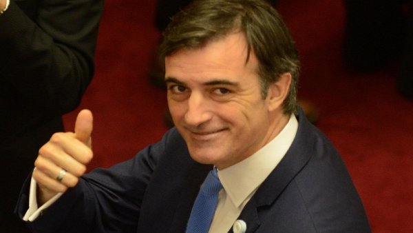 Antiderecho: Esteban Bullrich propone que docentes solo puedan parar cinco días al año