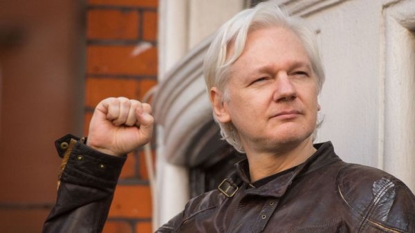 Arrestan en Londres al fundador de Wikileaks Julian Assange