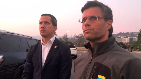 Guaidó aparece junto a Leopoldo López y llama a los militares a un golpe de Estado