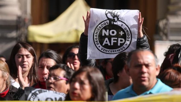 Protestas en Chile contra las reformas y ataques de Piñera