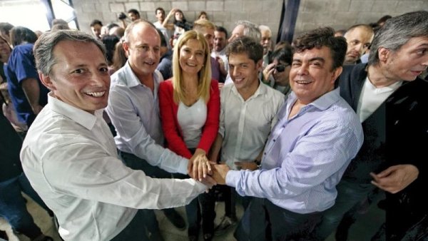 Kicillof y Magario se reúnen con los intendentes del PJ y el massismo para organizar la campaña