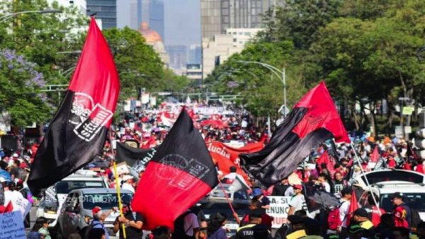 Trabajadores de la UAM se suman a la campaña contra los despidos de Alejandra y Ameyali