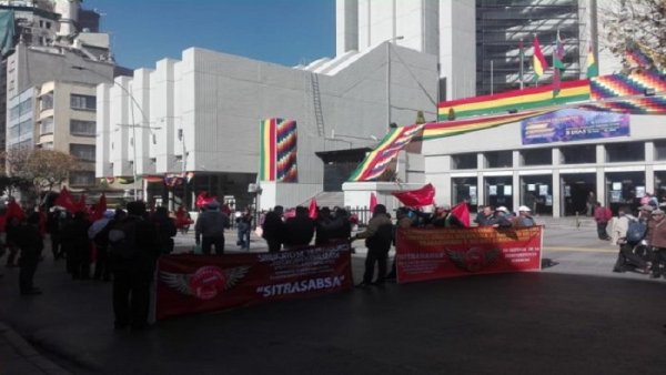 Solidaridad con las y los trabajadores aeroportuarios 