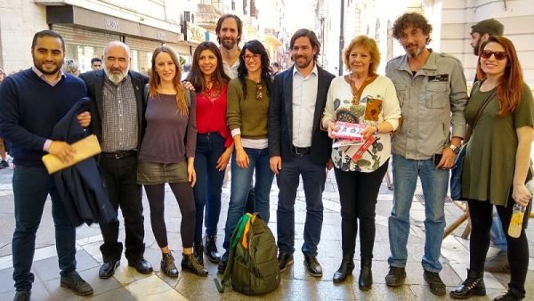 Del Caño recorrió la peatonal de Córdoba con muy buena recepción