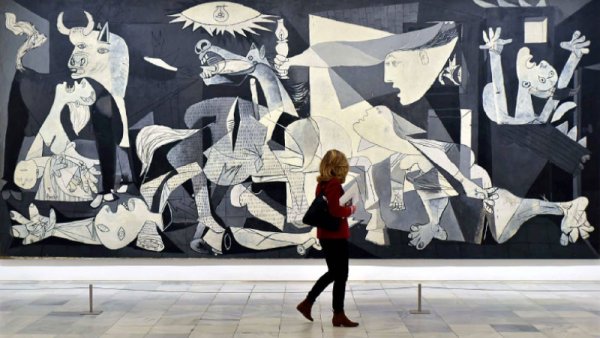 Un día como hoy, el Guernica volvía a casa